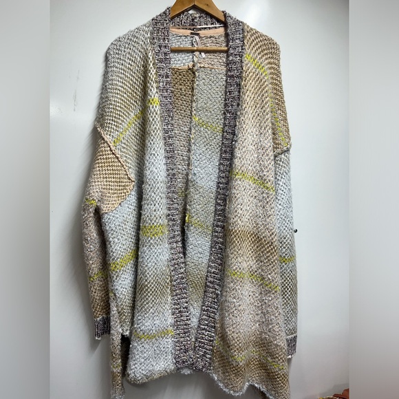 Free People NEW Daydreamer Cardigan Sweater IN ANGEL FOOD size medium oversized - Picture 4 of 9